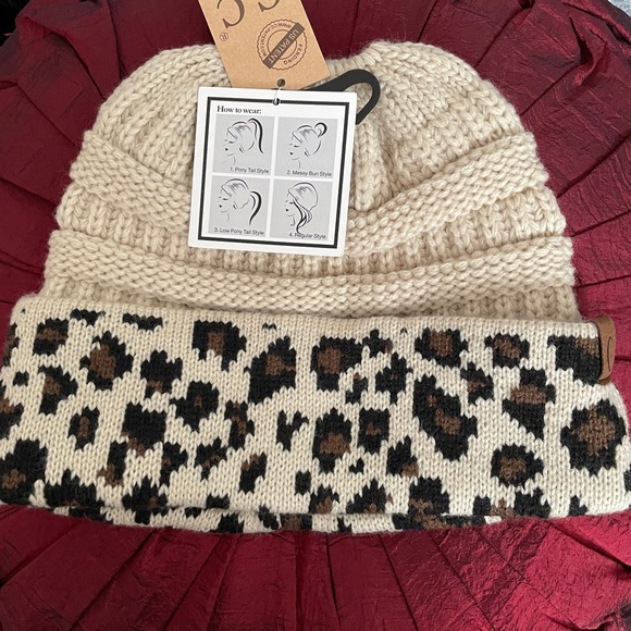 Messy Bun Beanie Tail and matching Gloves - Picture 2 of 4